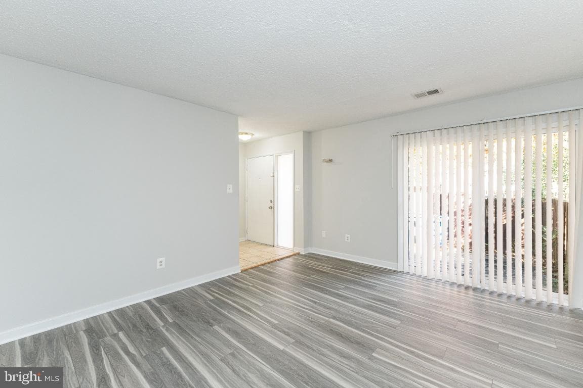 2442 Southgate Square photo 6
