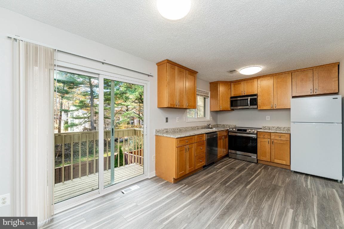 2442 Southgate Square photo 7