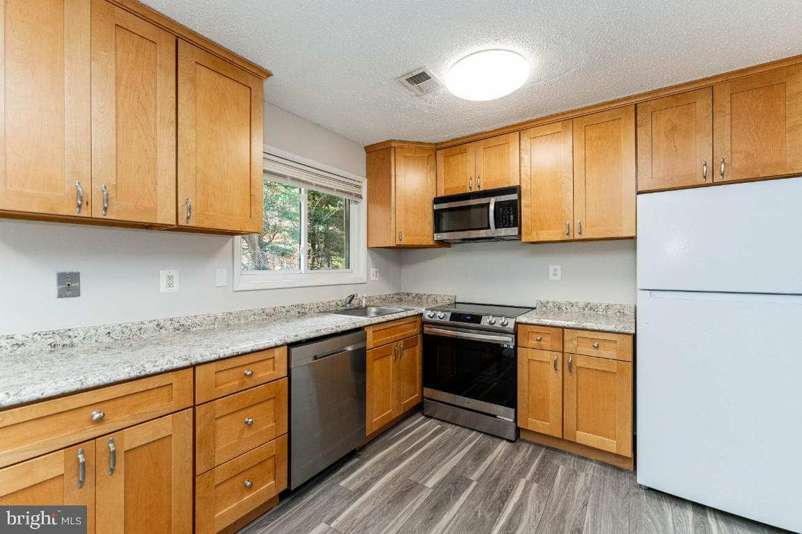 2442 Southgate Square photo 9