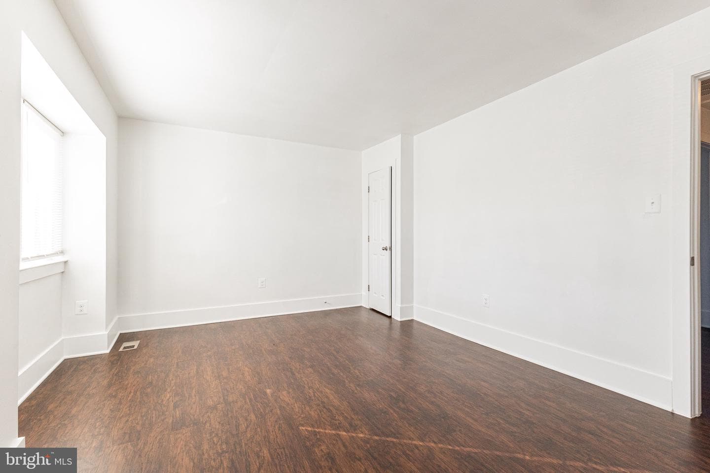 1024 Queens Court photo 20