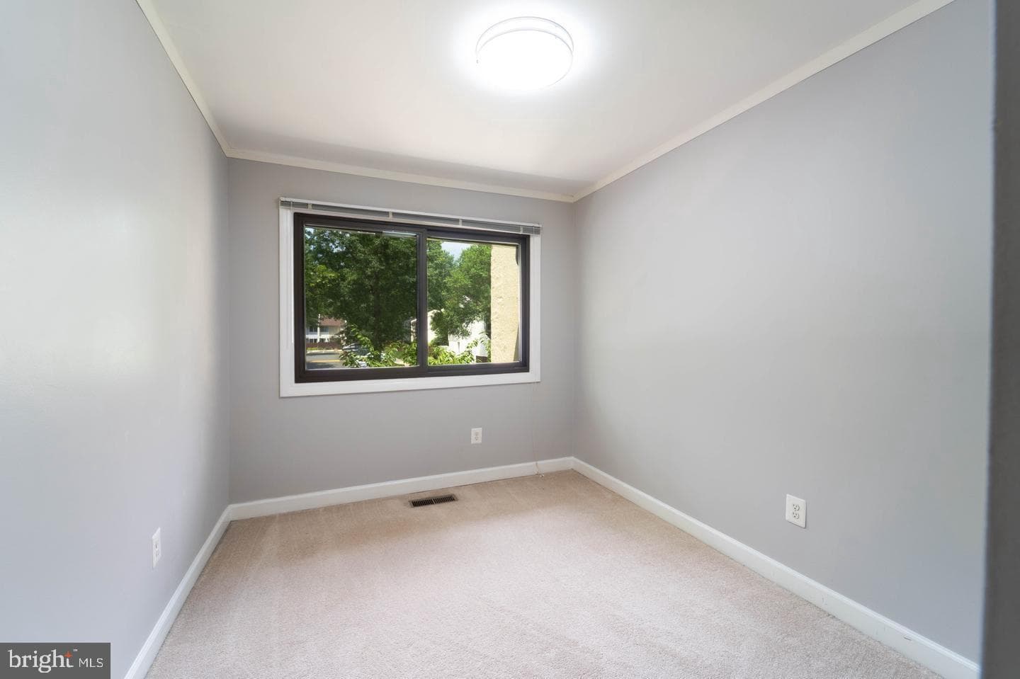 2221 Southgate Square photo 23