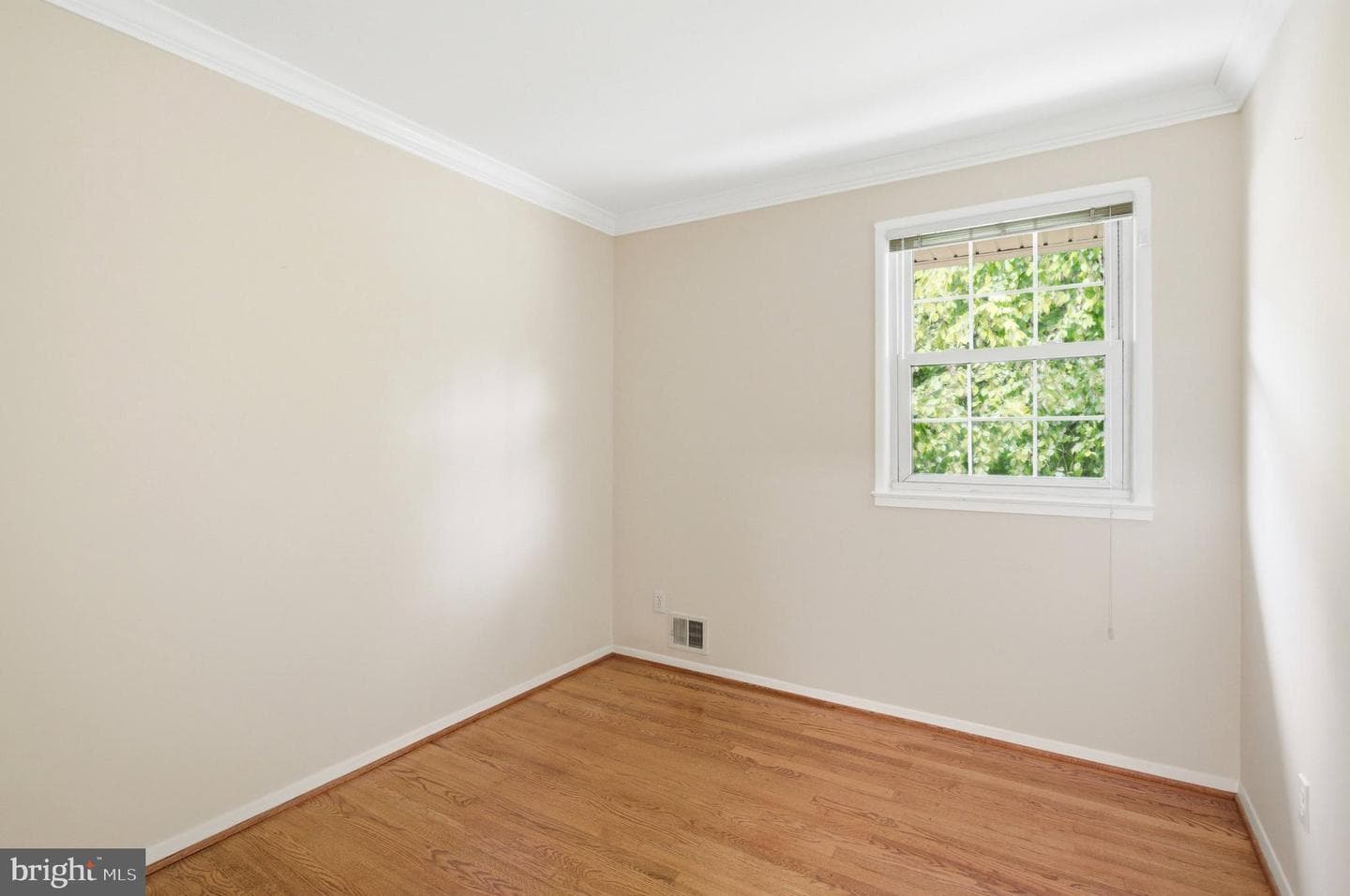 5300 Queensberry Avenue photo 16