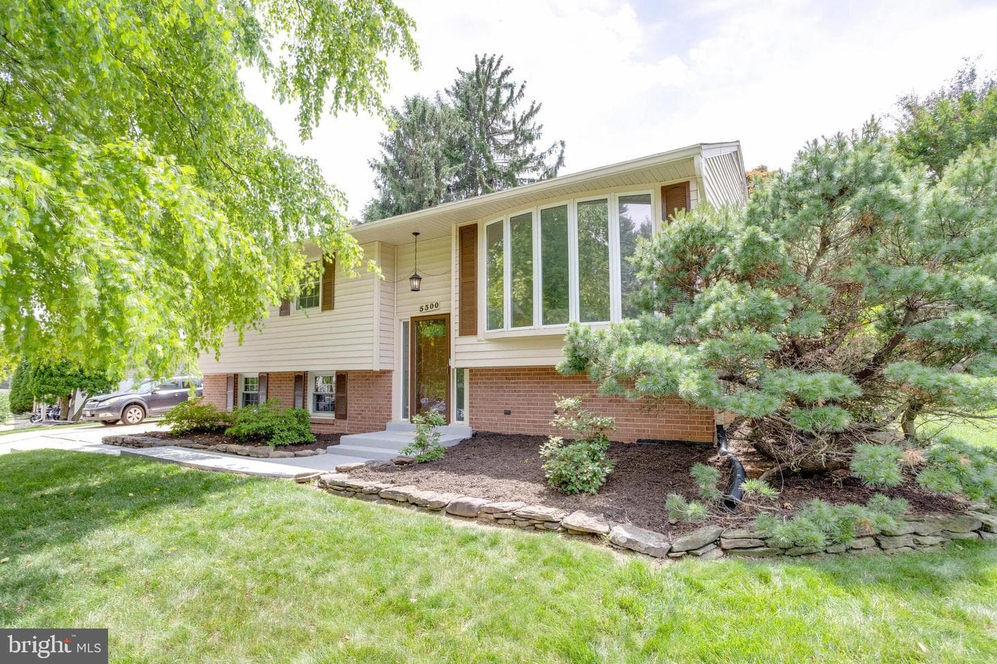 5300 Queensberry Avenue photo 2