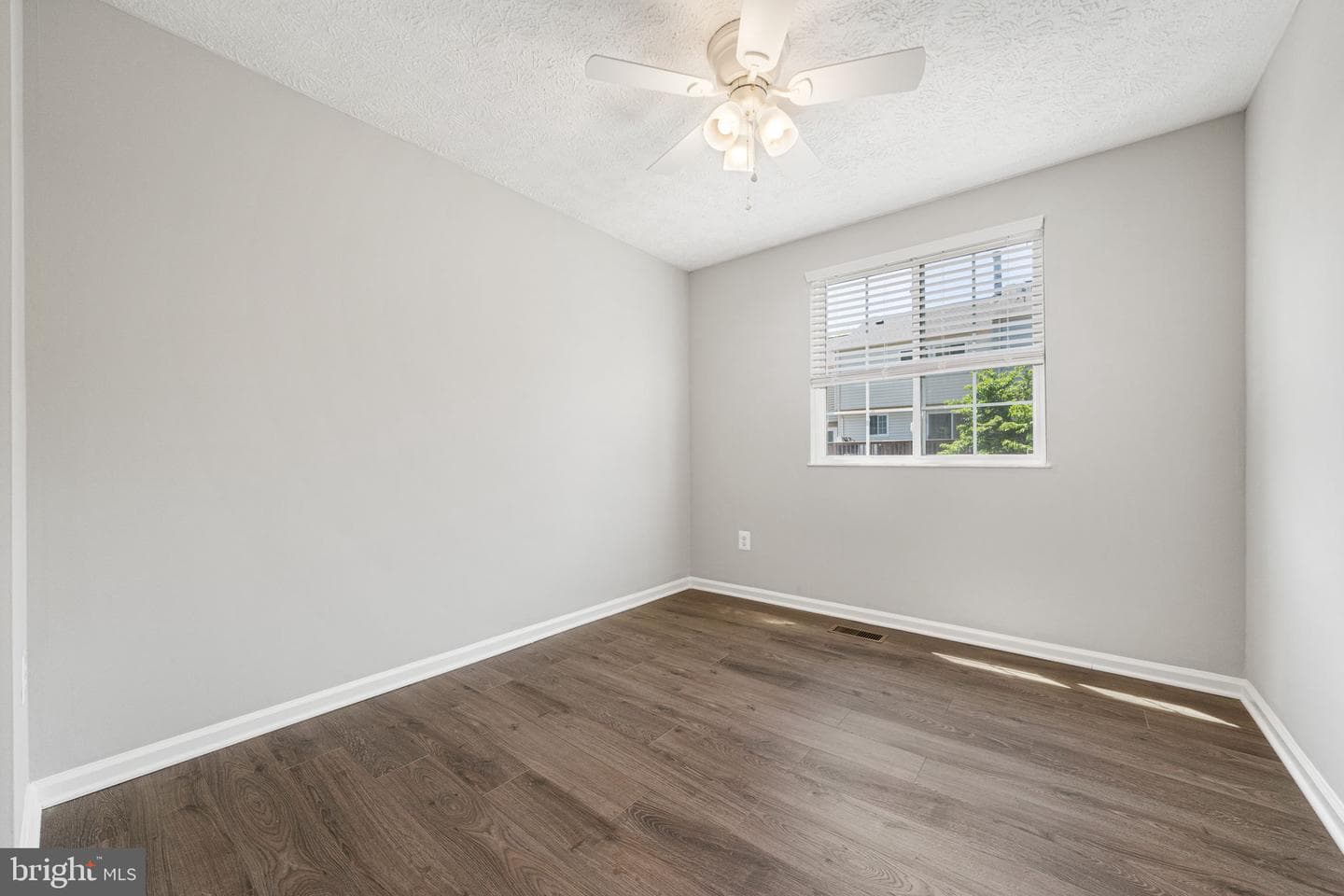6322 Lightburn Court photo 17