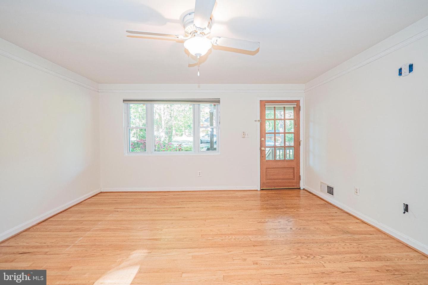 6466 Oakwood Drive photo 3