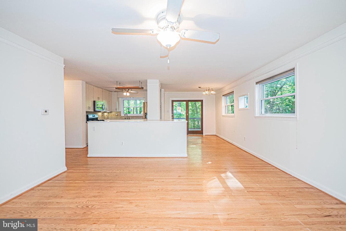 6466 Oakwood Drive photo 4