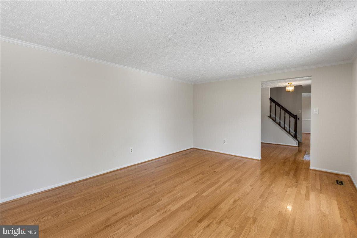 7805 Roundabout Way photo 4