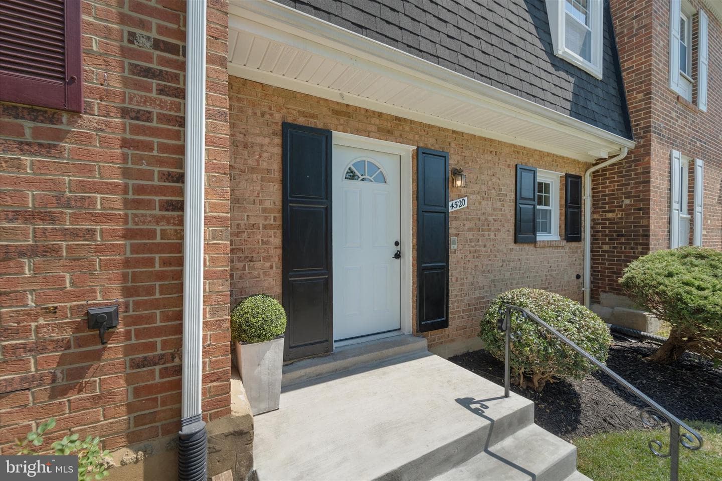 4520 Garbo Court photo 2