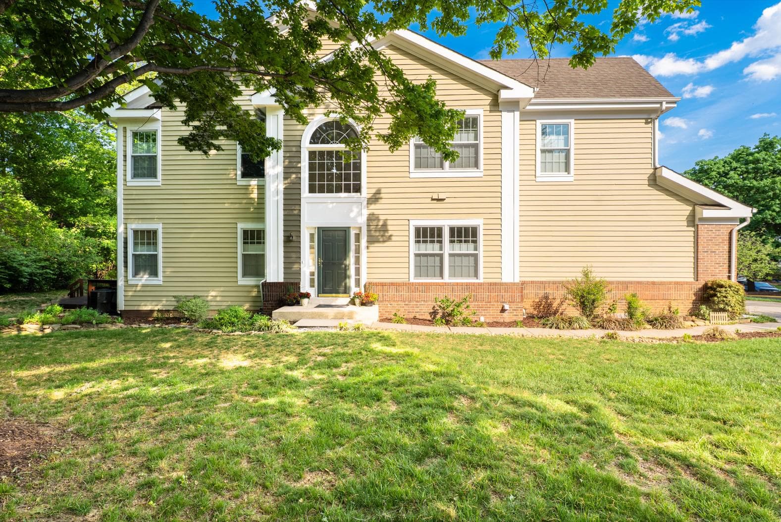 1211 Woodbrook Ct photo 3