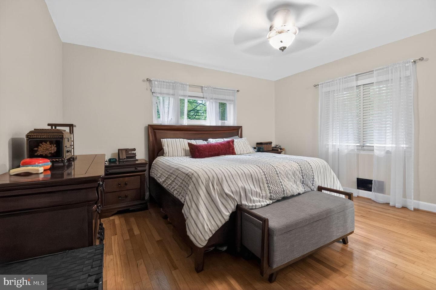 4429 Park photo 11