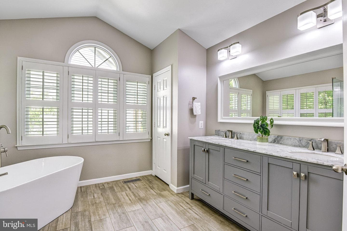 13608 British Manor Court photo 20