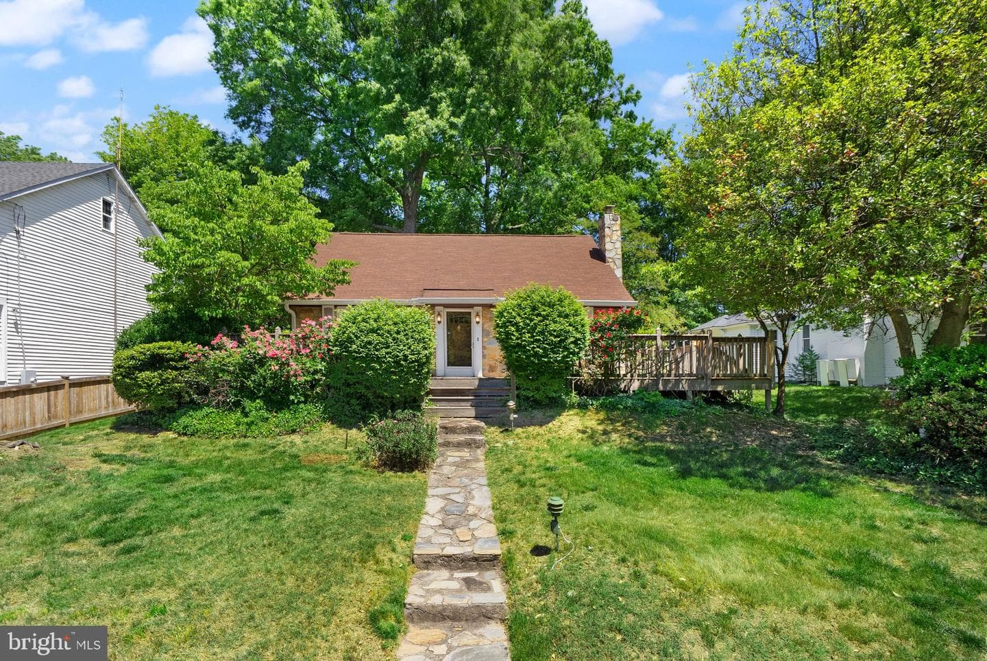 2602 Stone Hedge Dr photo 3