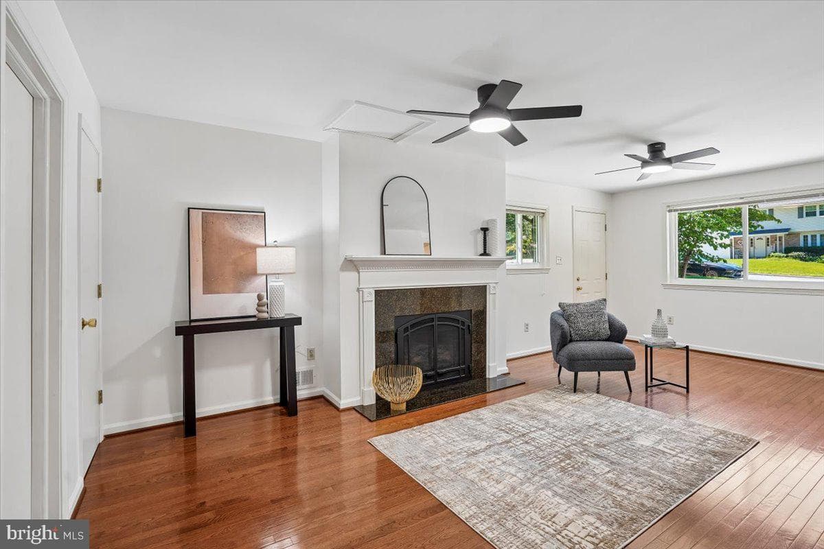 4945 Gainsborough Drive photo 23