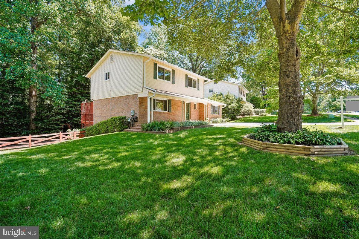 4945 Gainsborough Drive photo 5