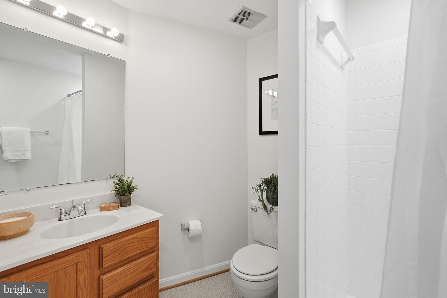 1686 Oaktree Court photo 13