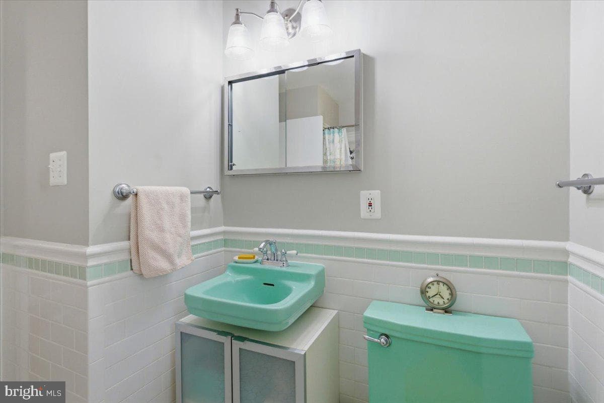 4703 Exeter Street photo 18