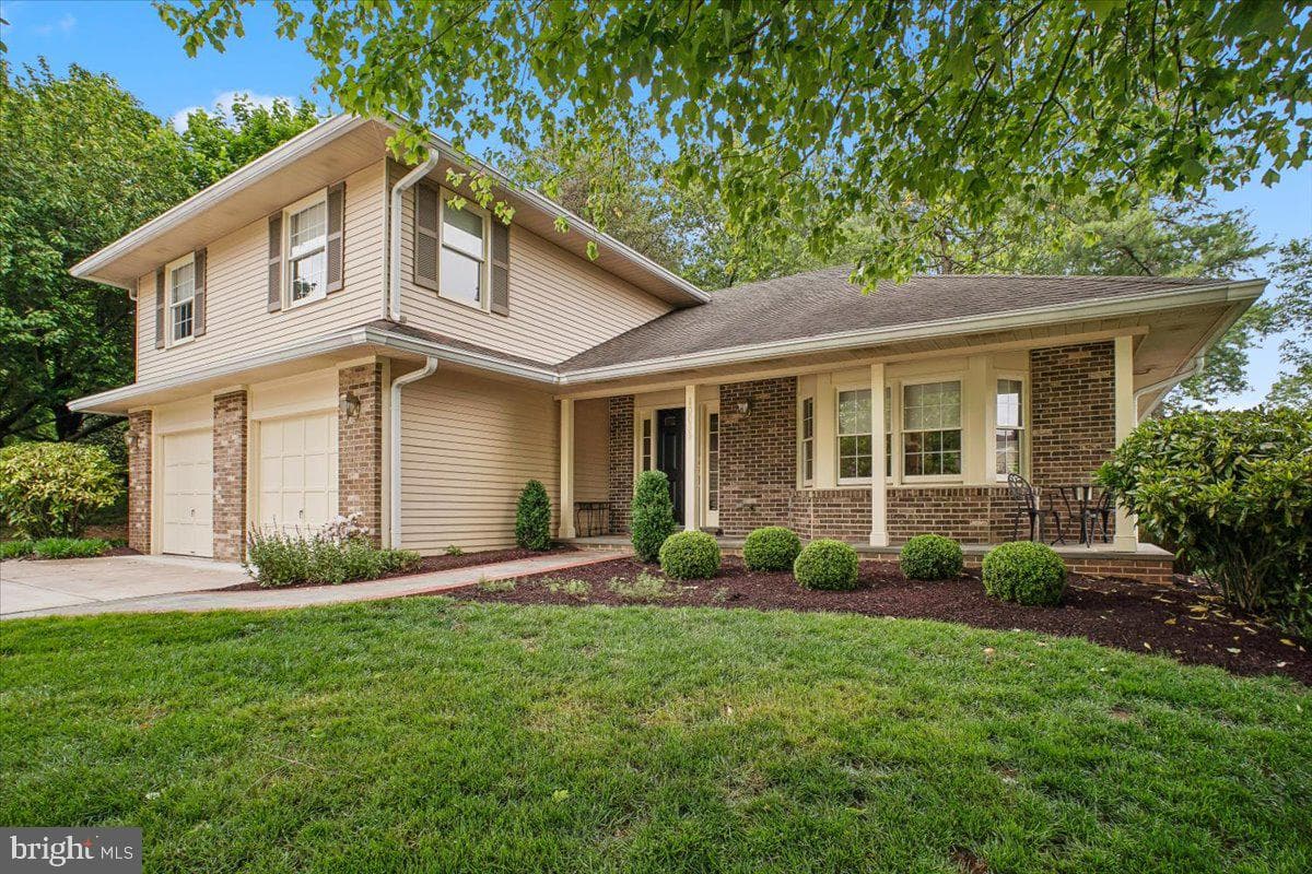 10033 Glencroft Ct photo 2