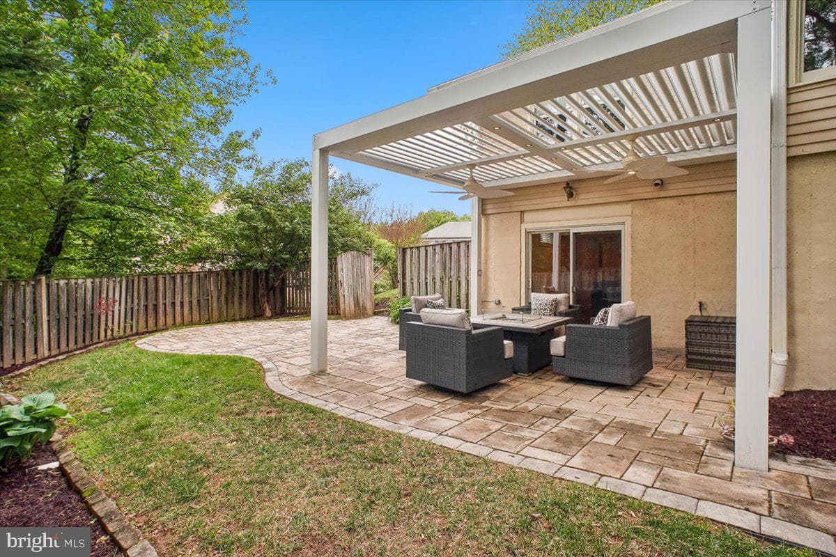 10033 Glencroft Ct photo 3