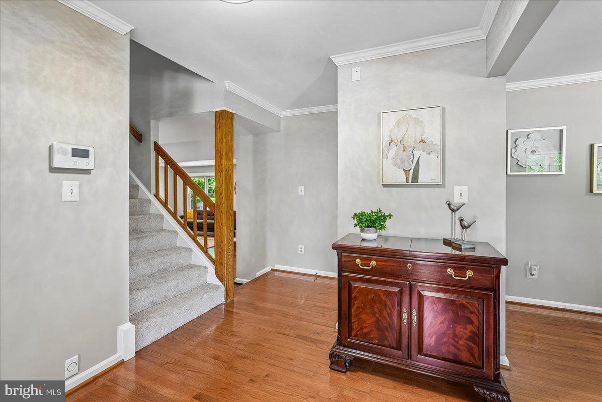 10033 Glencroft Ct photo 5