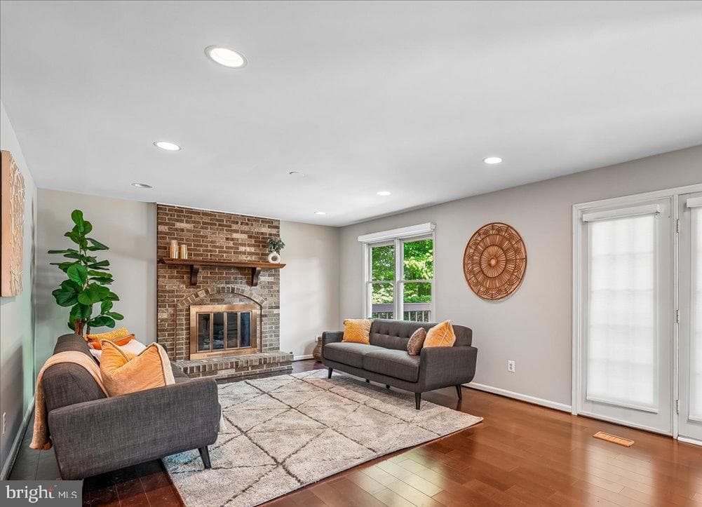 10033 Glencroft Ct photo 7