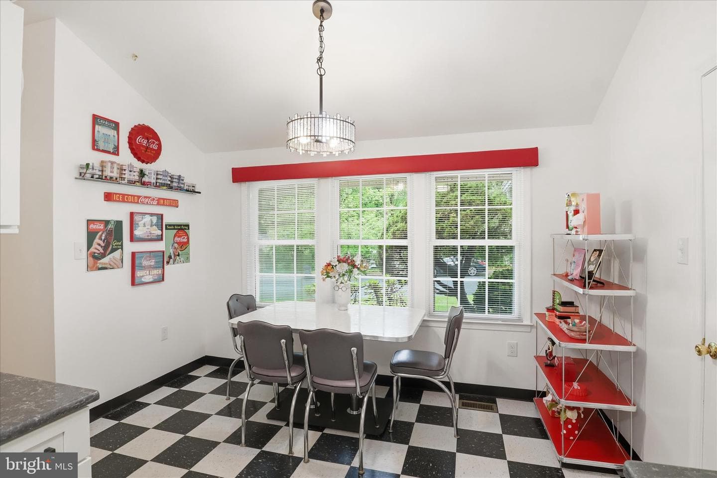 5967 New England Woods Drive photo 11