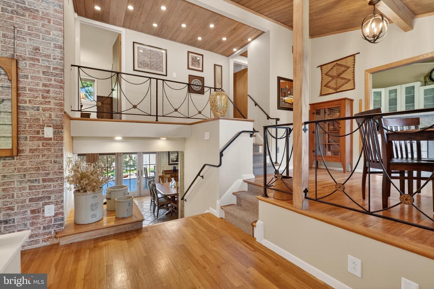 8904 Stratford Ln photo 11