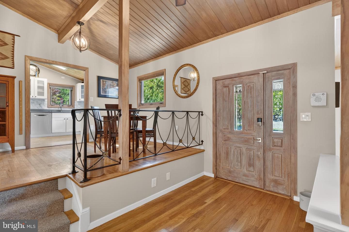 8904 Stratford Ln photo 12
