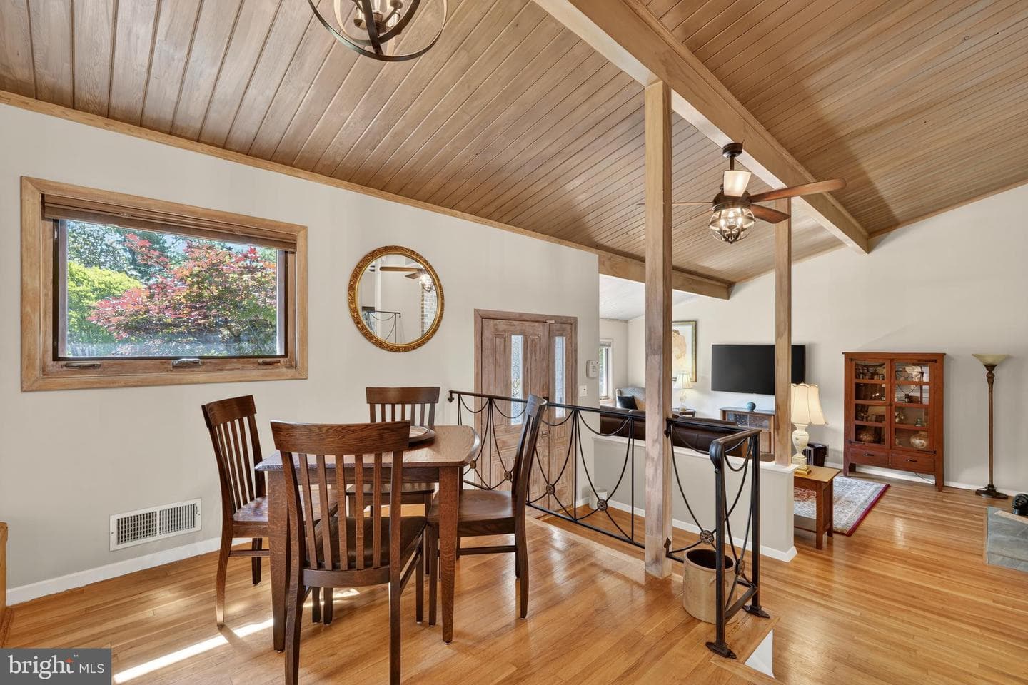 8904 Stratford Ln photo 13
