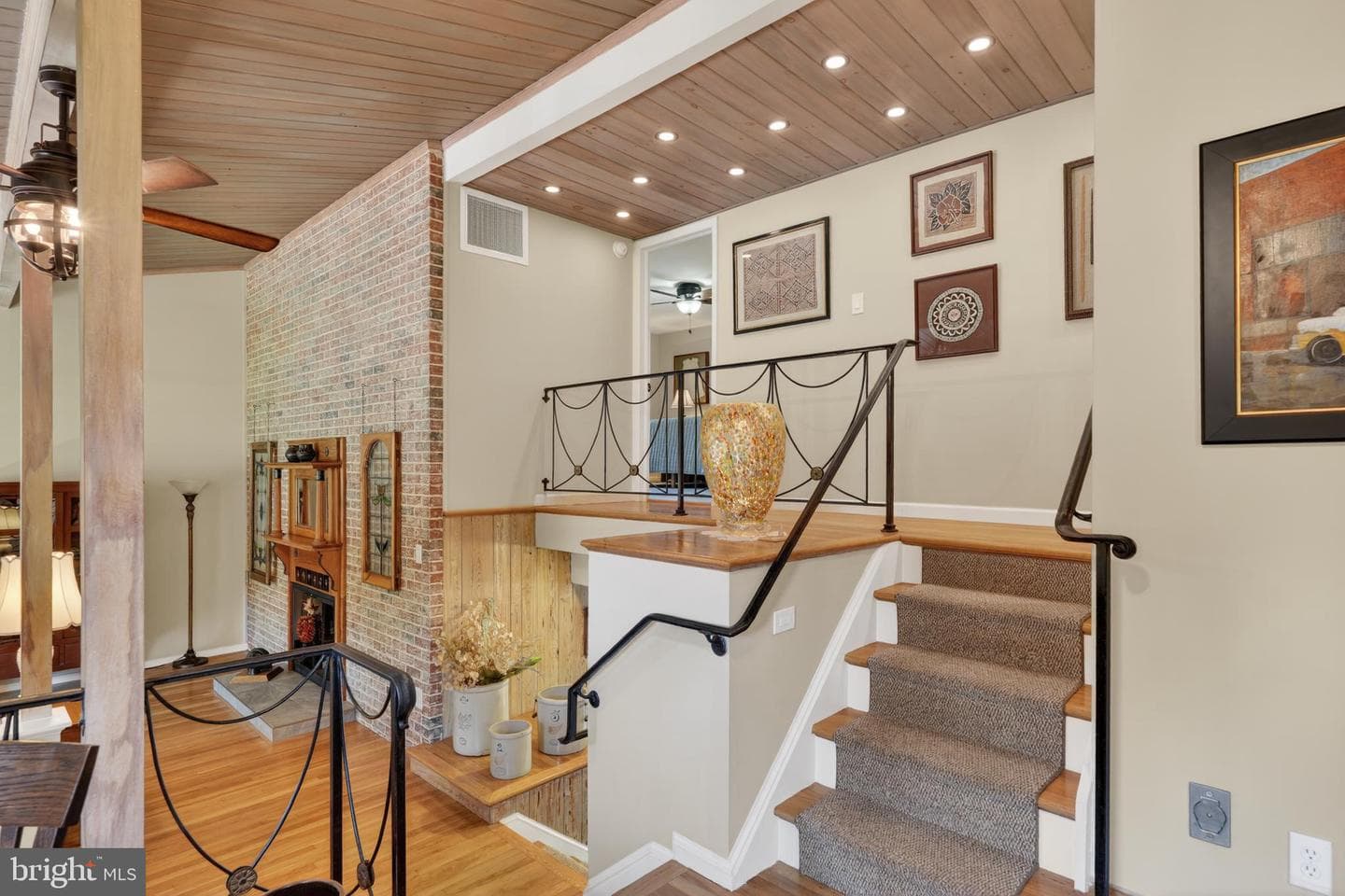 8904 Stratford Ln photo 15