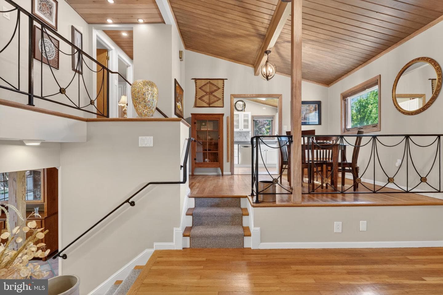8904 Stratford Ln photo 21