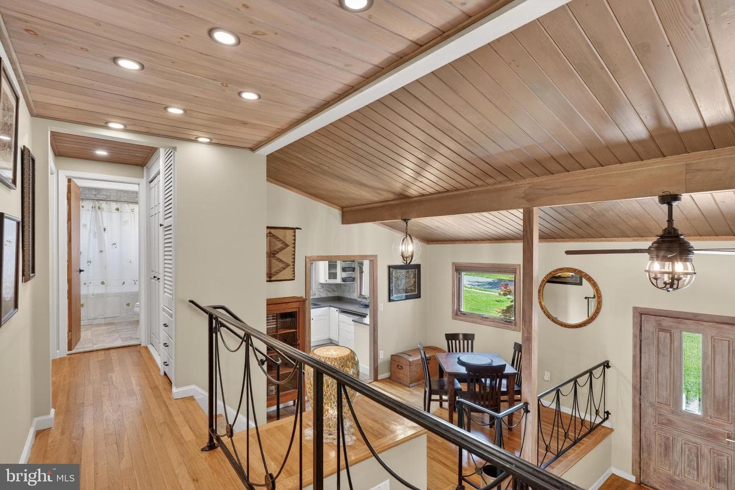 8904 Stratford Ln photo 27