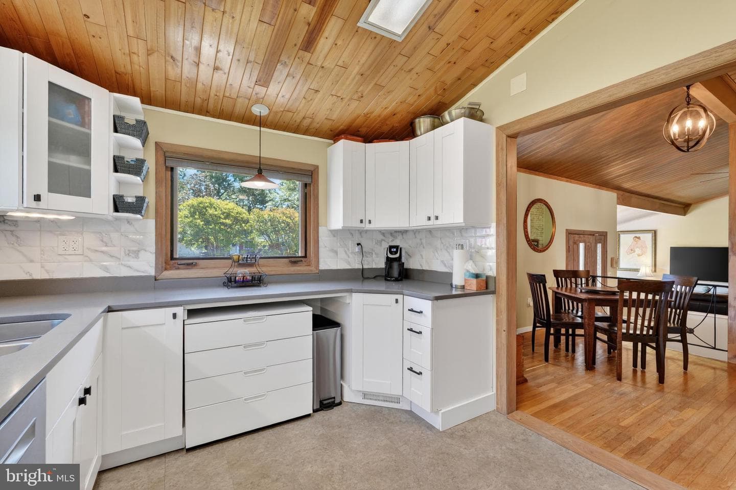8904 Stratford Ln photo 33