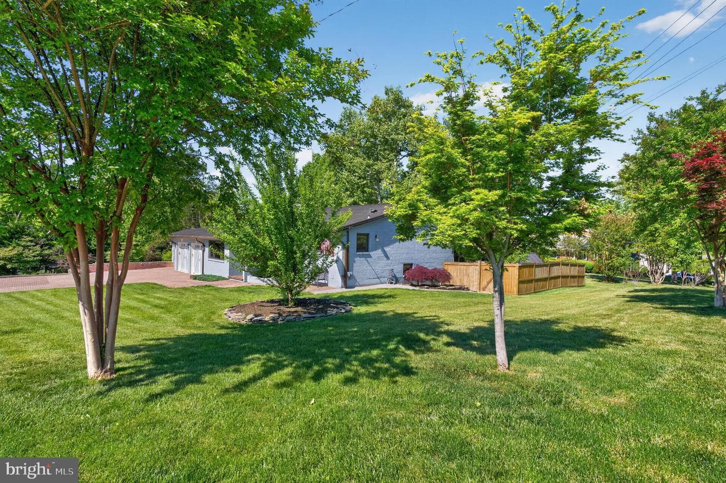8904 Stratford Ln photo 8