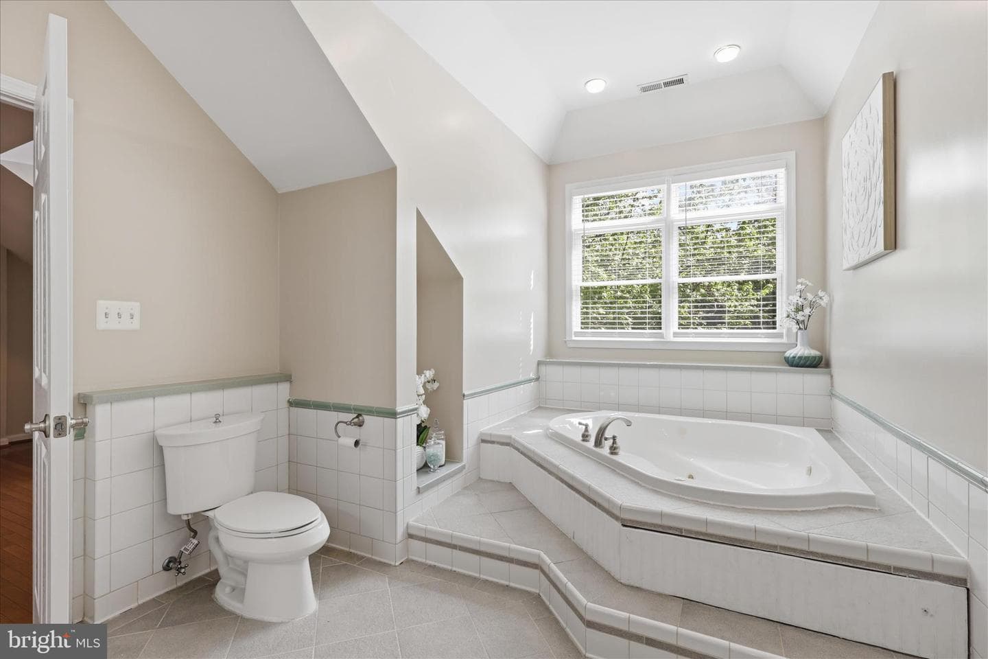 6256 Woodfair Drive photo 24