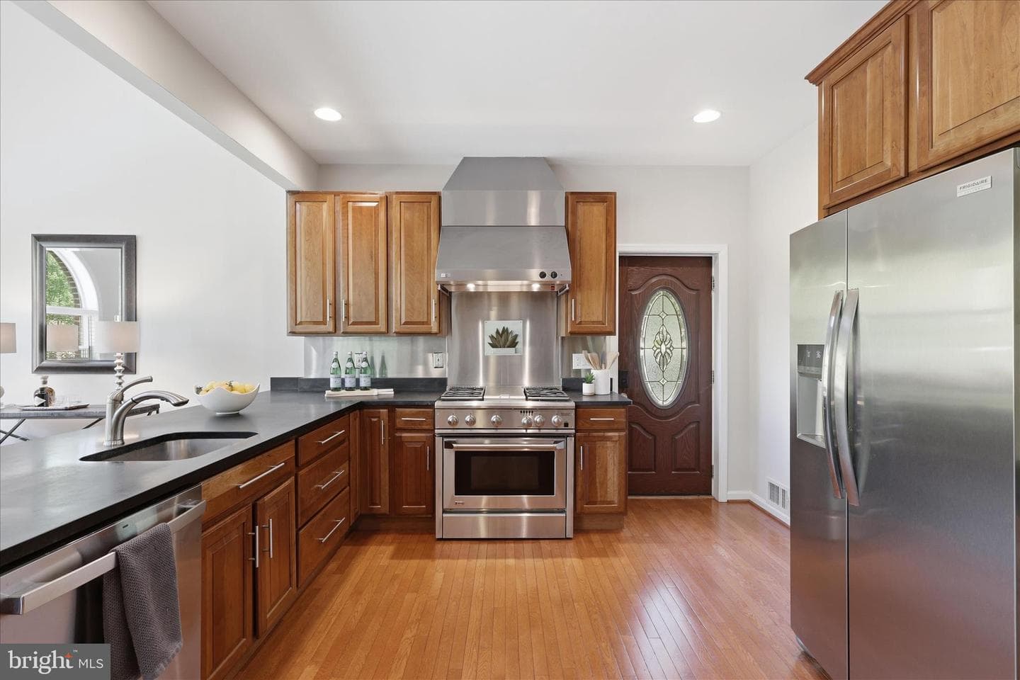 6256 Woodfair Drive photo 8