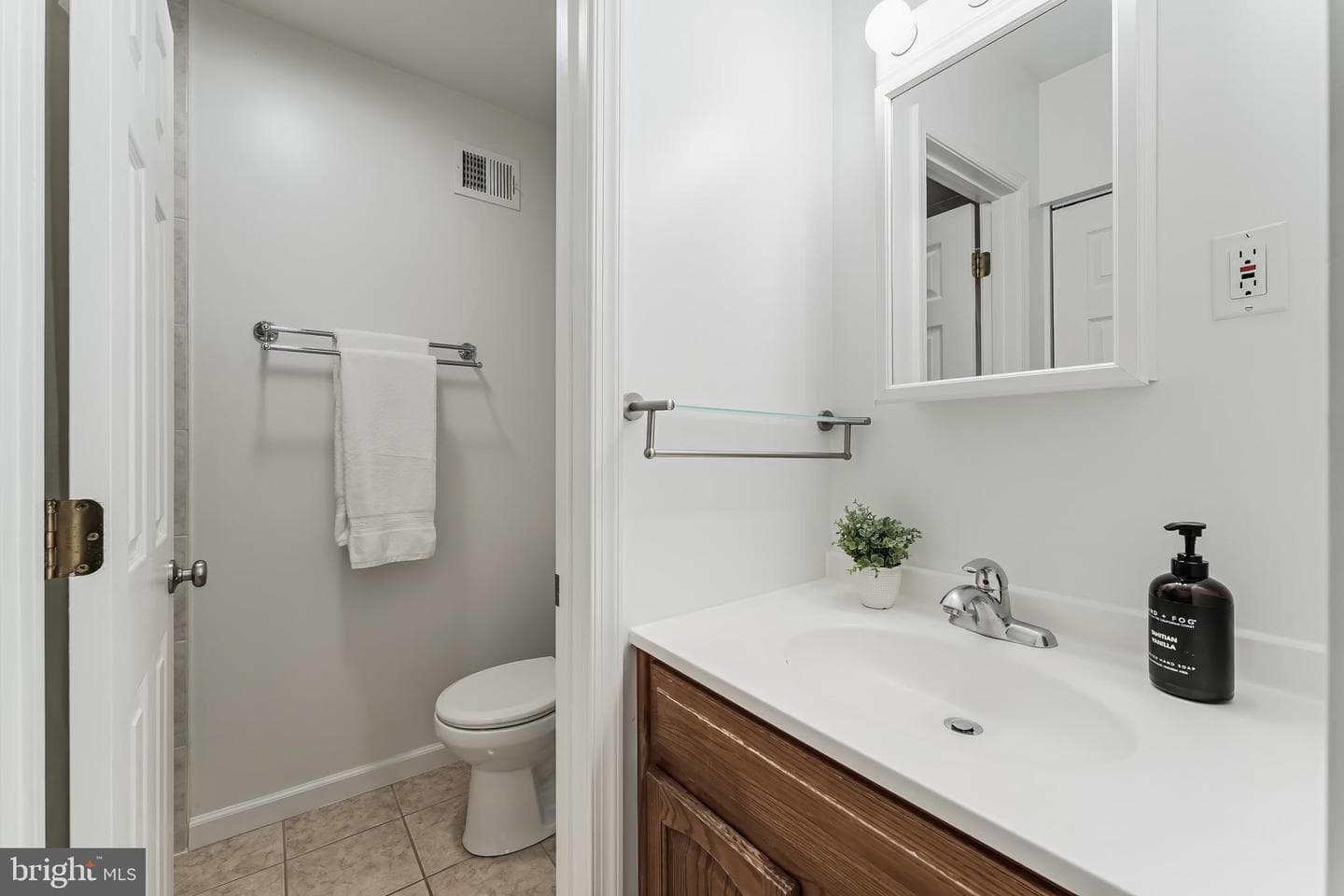 2362 Albot Road photo 20