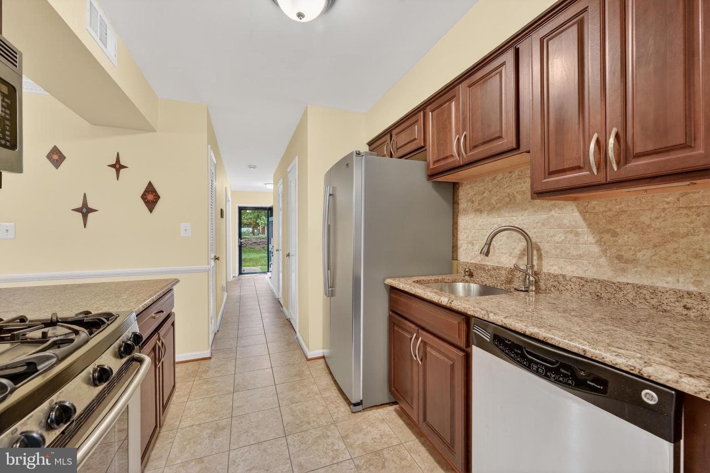 8139 Carrleigh Parkway photo 9
