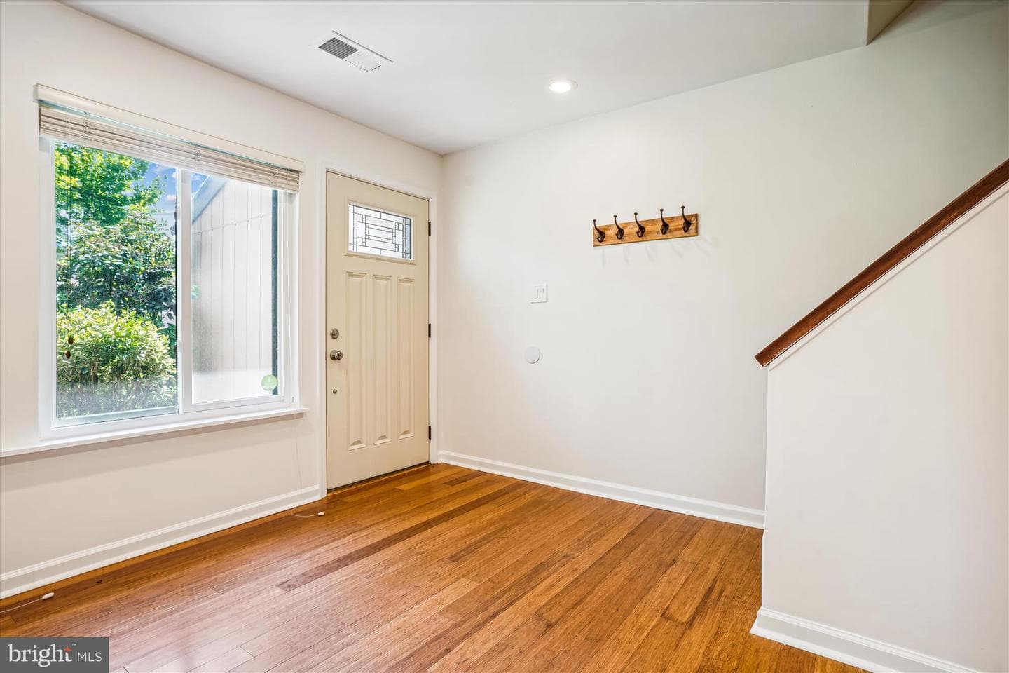 9082 Arlington Boulevard photo 4