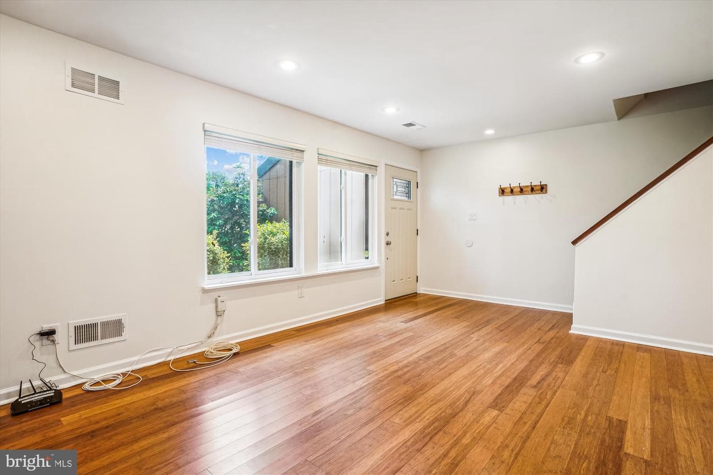 9082 Arlington Boulevard photo 6