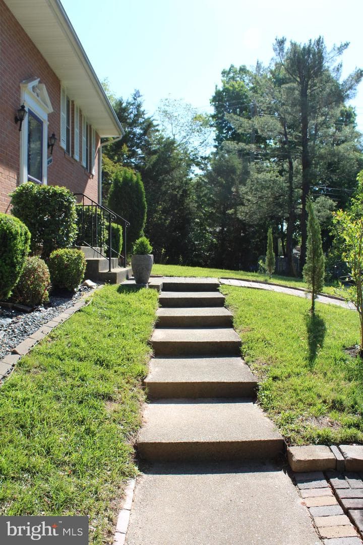 10500 Linfield Street photo 5