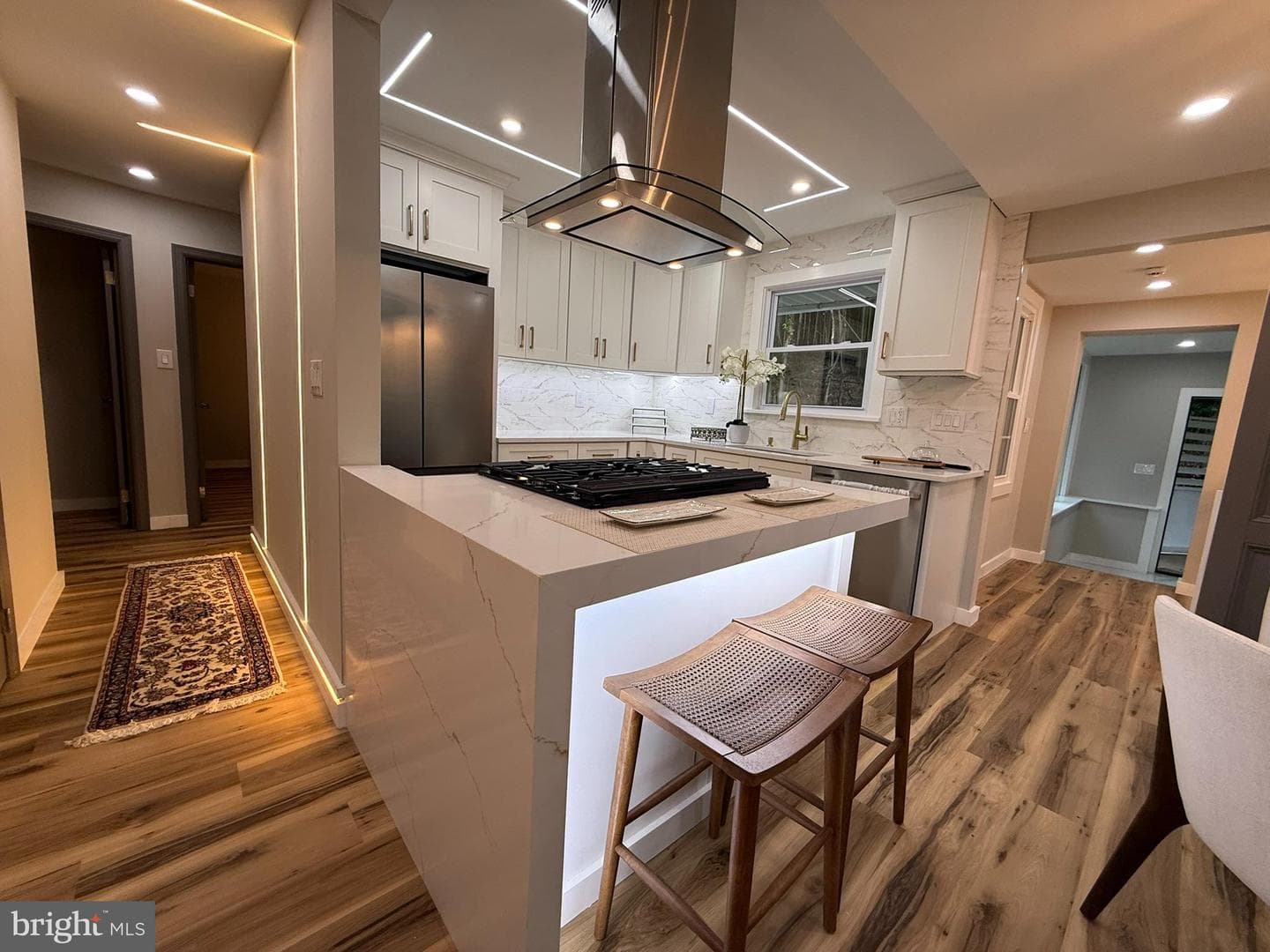 3020 Fredsen Place photo 3