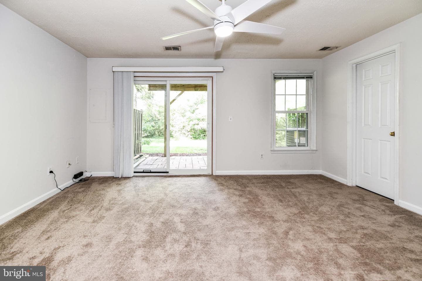 1207 Bond Street photo 28