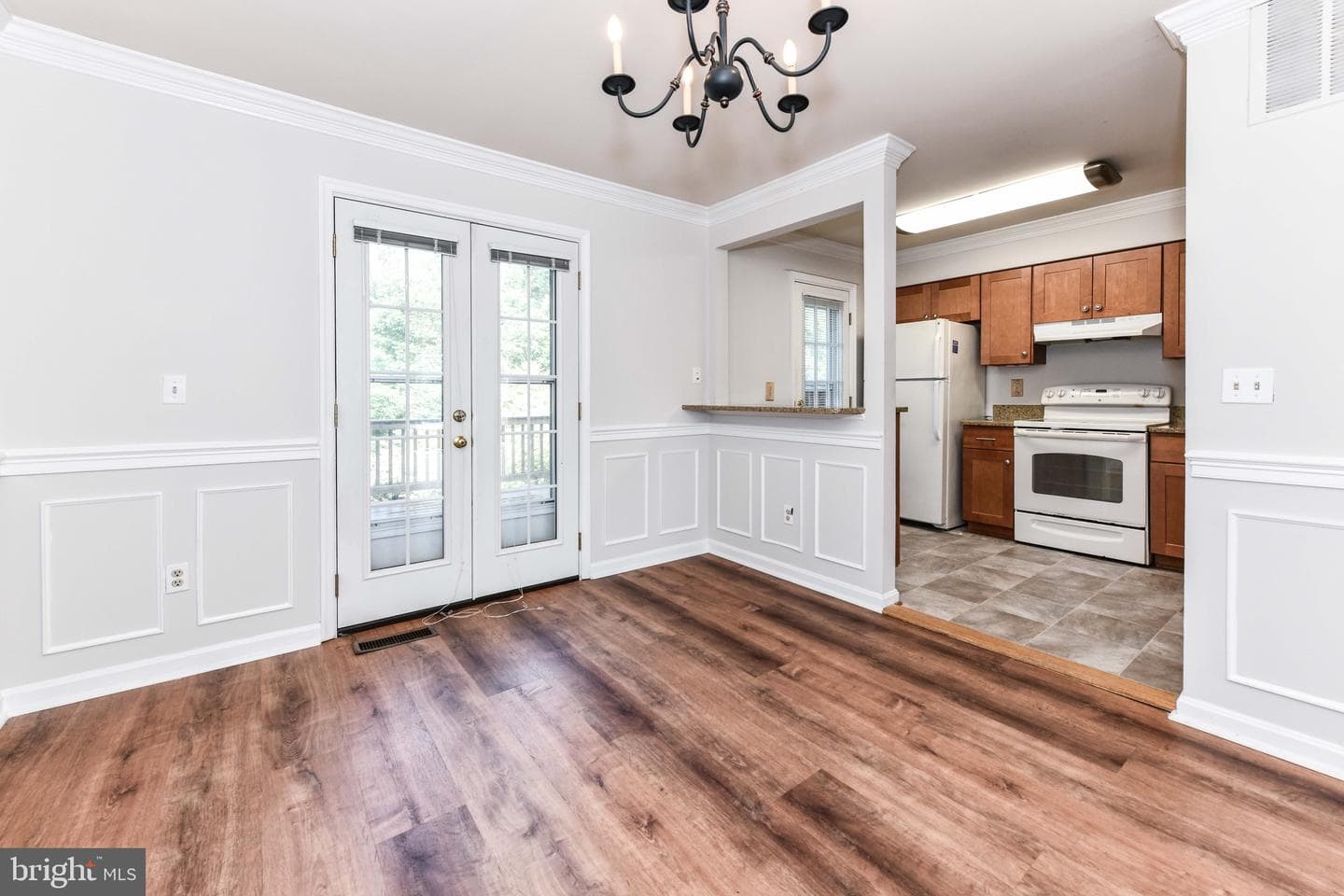1207 Bond Street photo 5
