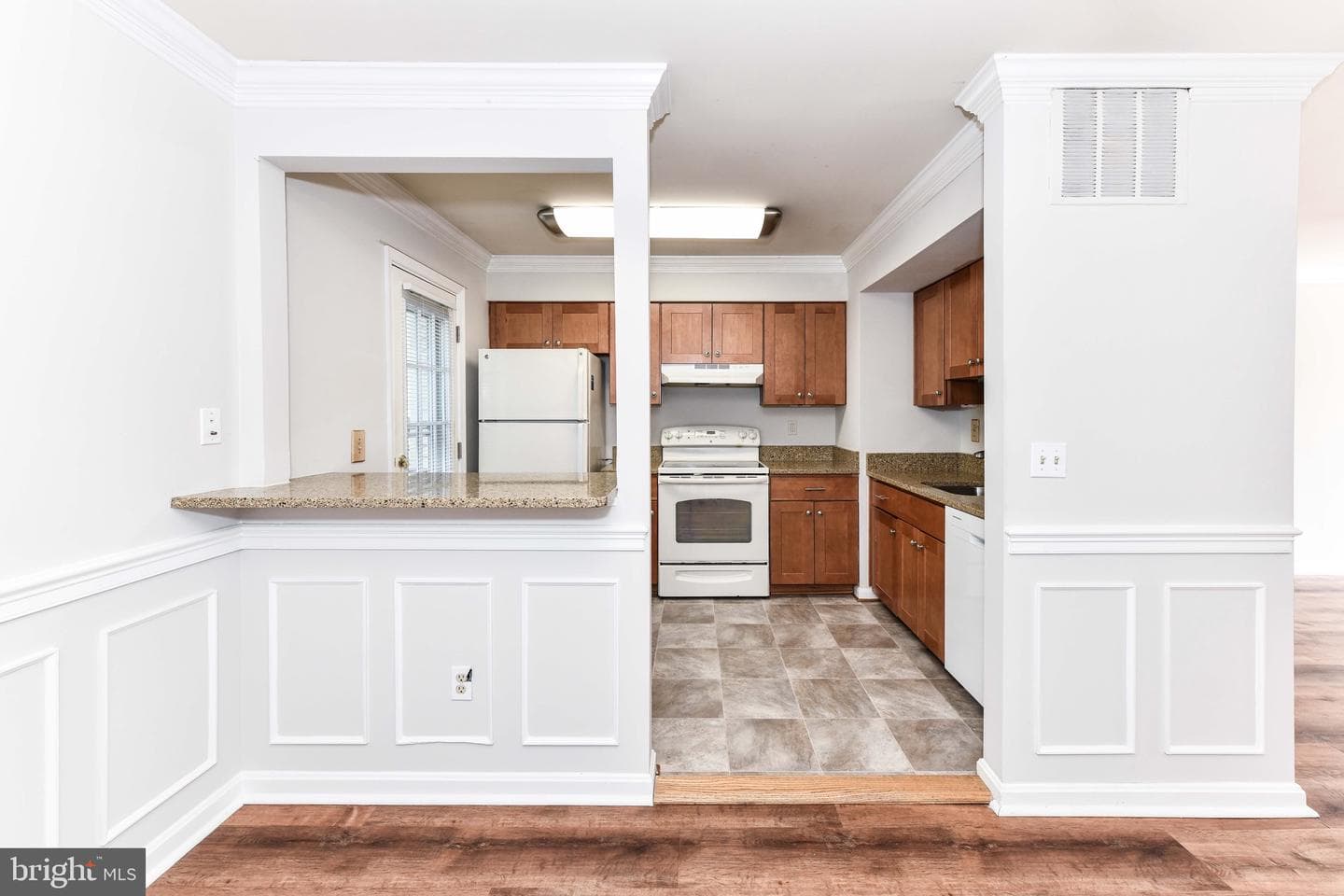 1207 Bond Street photo 6