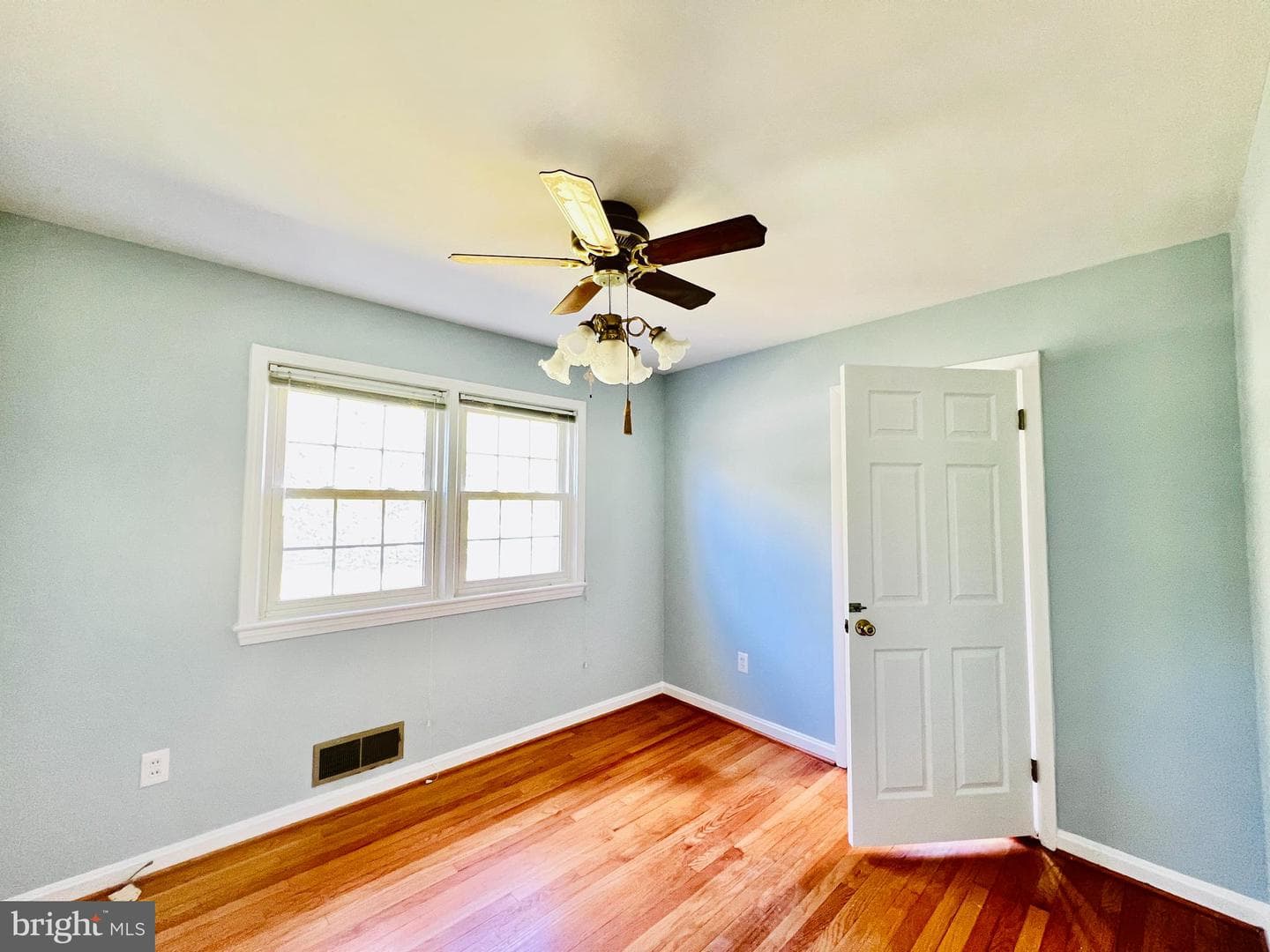 826 Van Buren Street photo 21