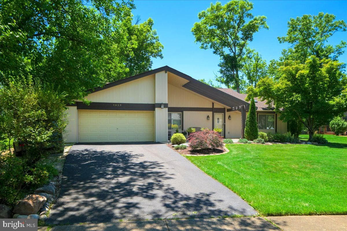 8633 Reseca Lane photo 2