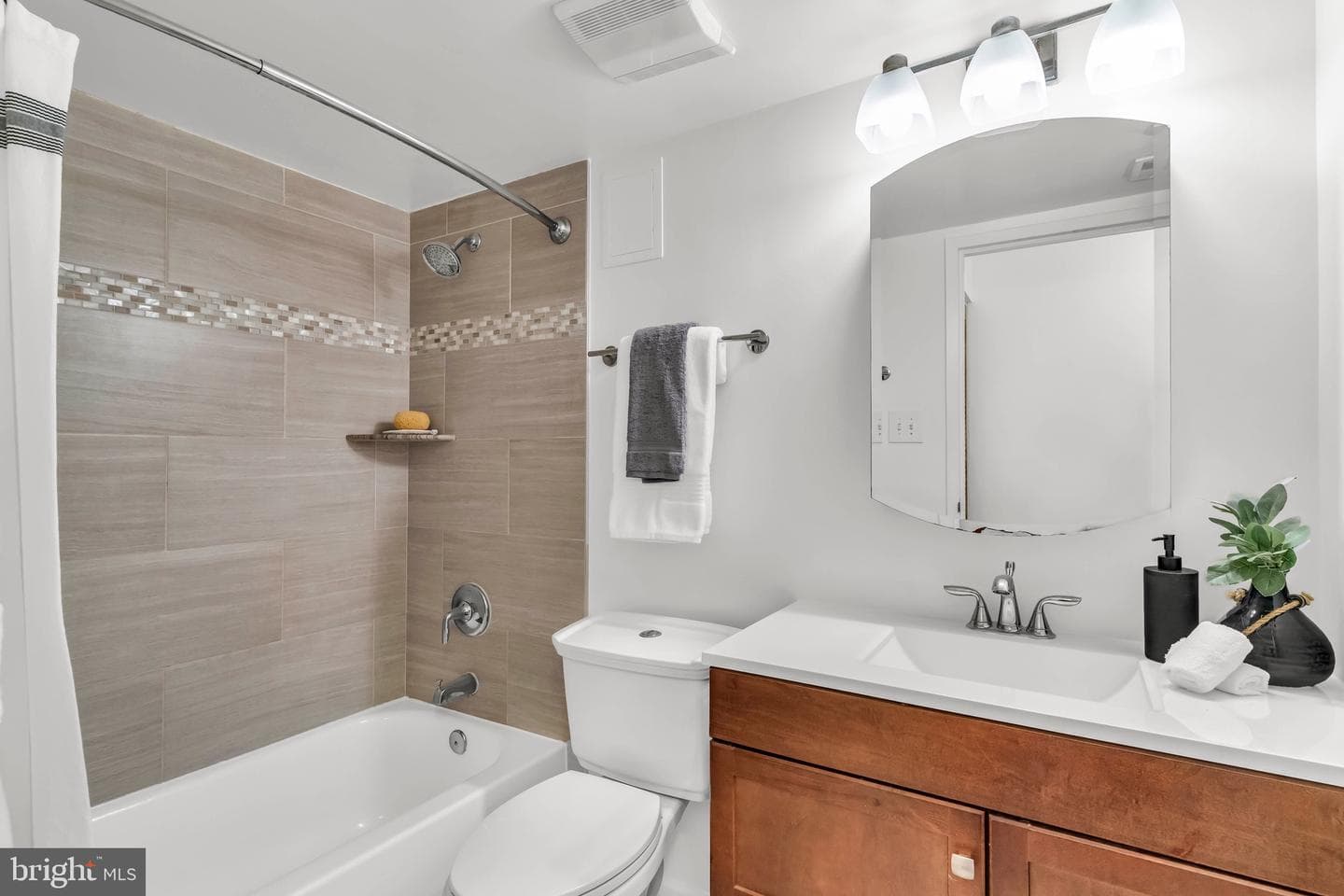9702 Kingsbridge Drive #3 photo 13