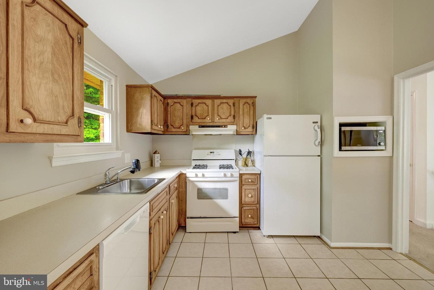 8803 Kenilworth Drive photo 10