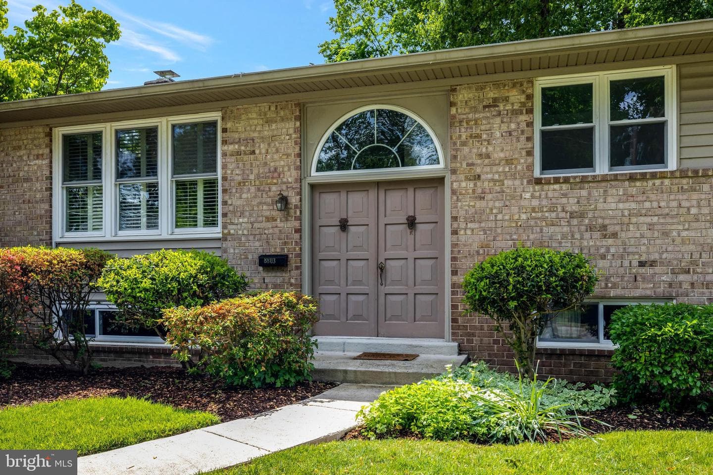 8803 Kenilworth Drive photo 2