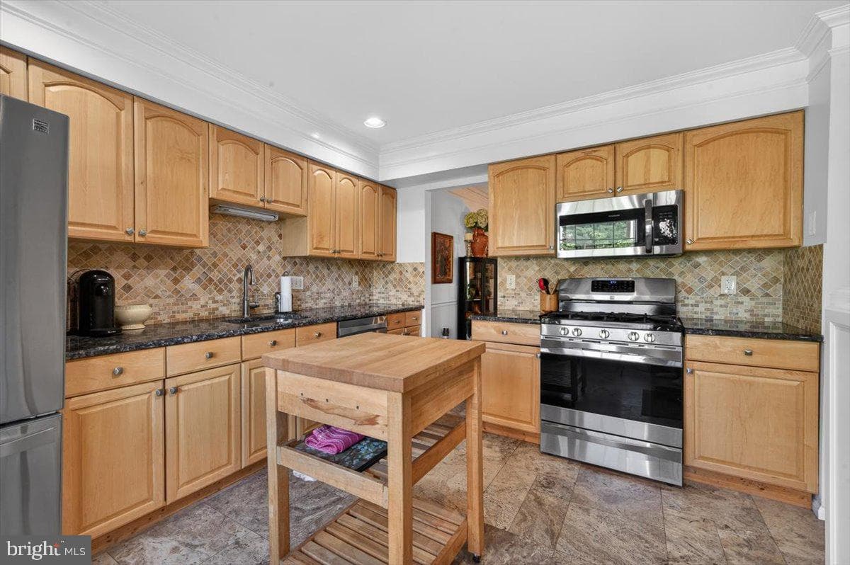 4239 Sleepy Lake Drive photo 3